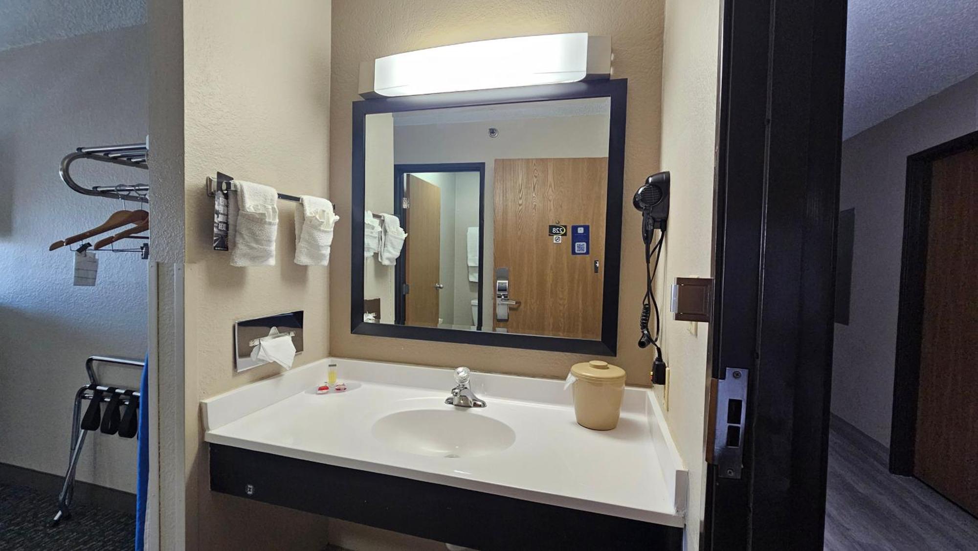 Super 8 By Wyndham Elgin Hotel Luaran gambar
